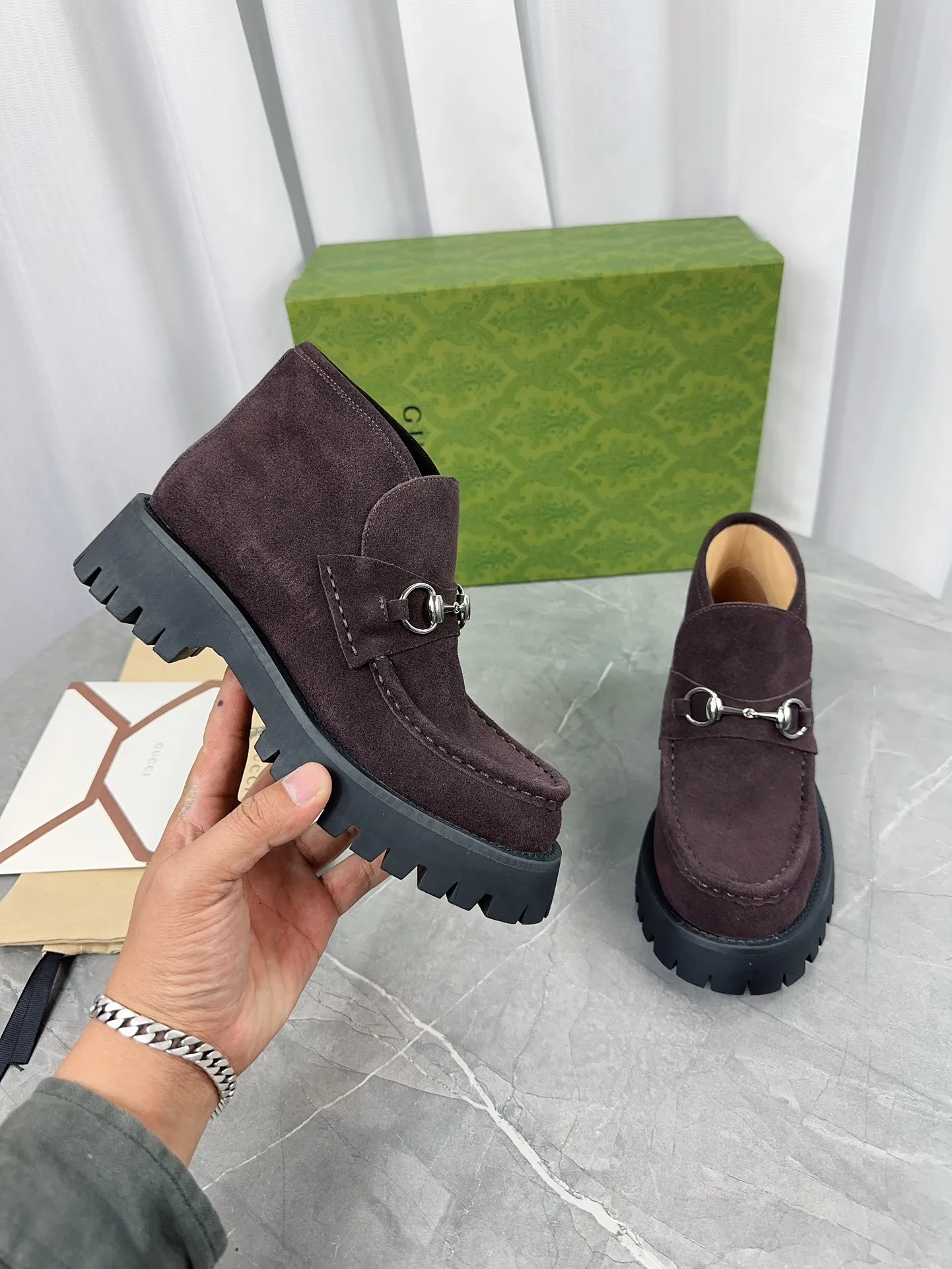 Men's shoes 💰620💰 New model from Gucci, double GG groove thick-soled loafers. The original version is made 1:1. Super beautiful quality, classic model at the counter. ❶Upper: original open-edge beaded cowhide ❷Inner lining: water-dyed cowhide ❸Feet: water-dyed cowhide ❹Outsole: ultra-light original sole ❺Thick sole heightening: 3.5cn ❻Packing: original packaging ❼Number: 35-42 (41 41 customized, non-refundable) Men's model: 38-46 (45, 46 customized, non-returnable)